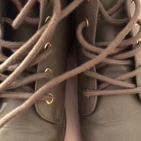 brown boots - Picture 5 of 6